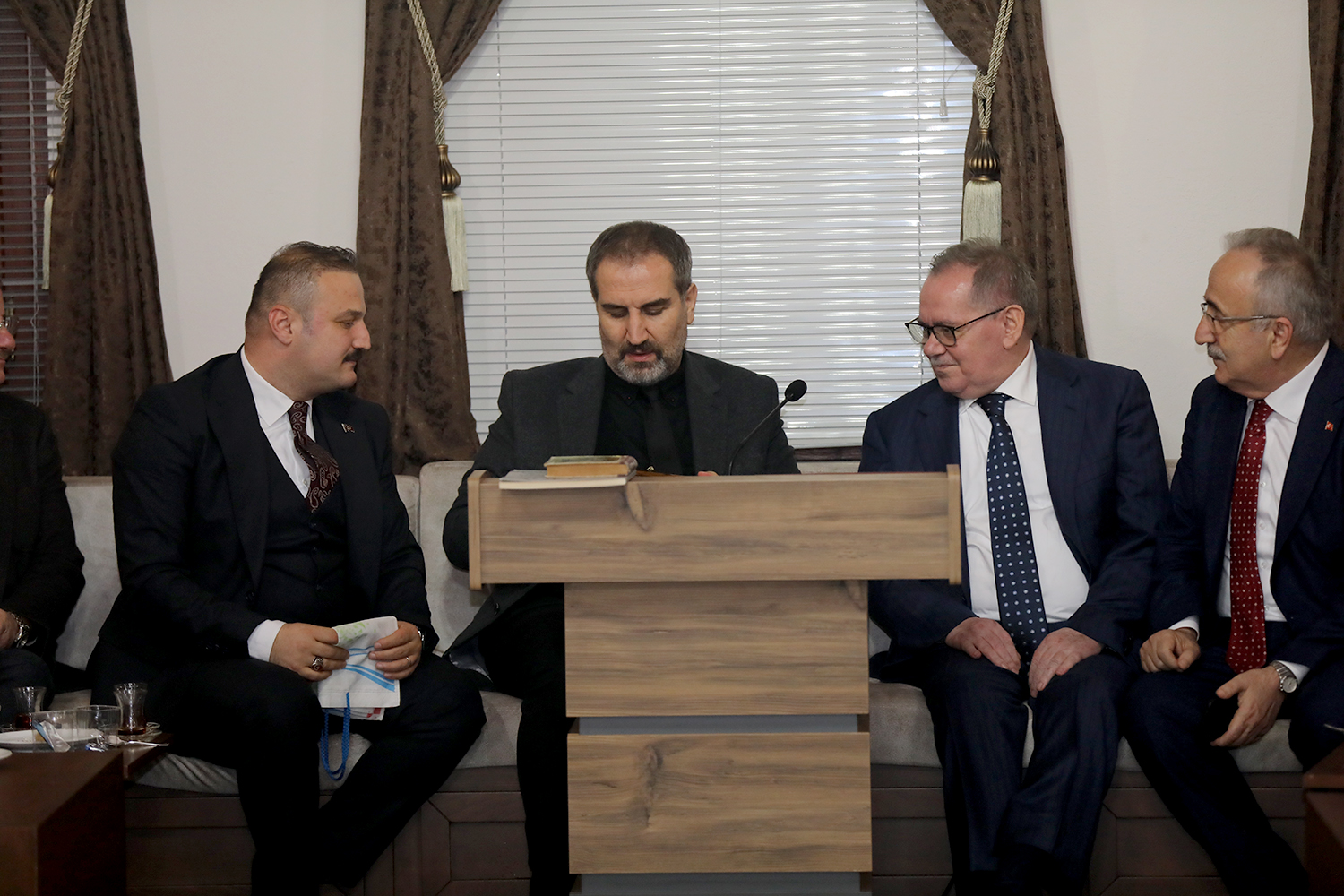 ak-parti-genel-baskan-yardimcisi-mustafa-sen-konuk-oldu-4.jpg