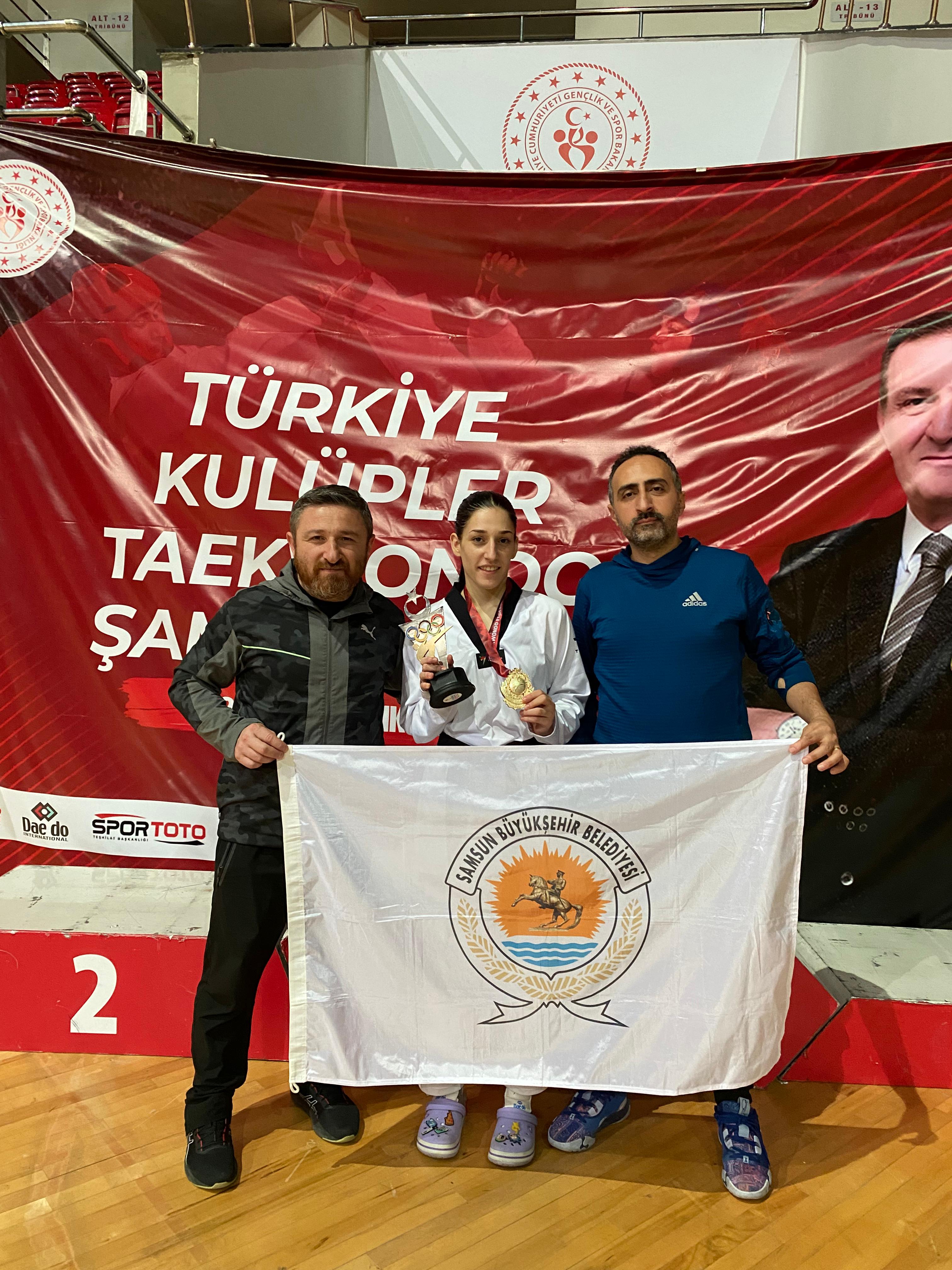 buyuksehir-taekwondo-kiz-takimi-turkiye-ucuncusu-oldu-11.jpeg