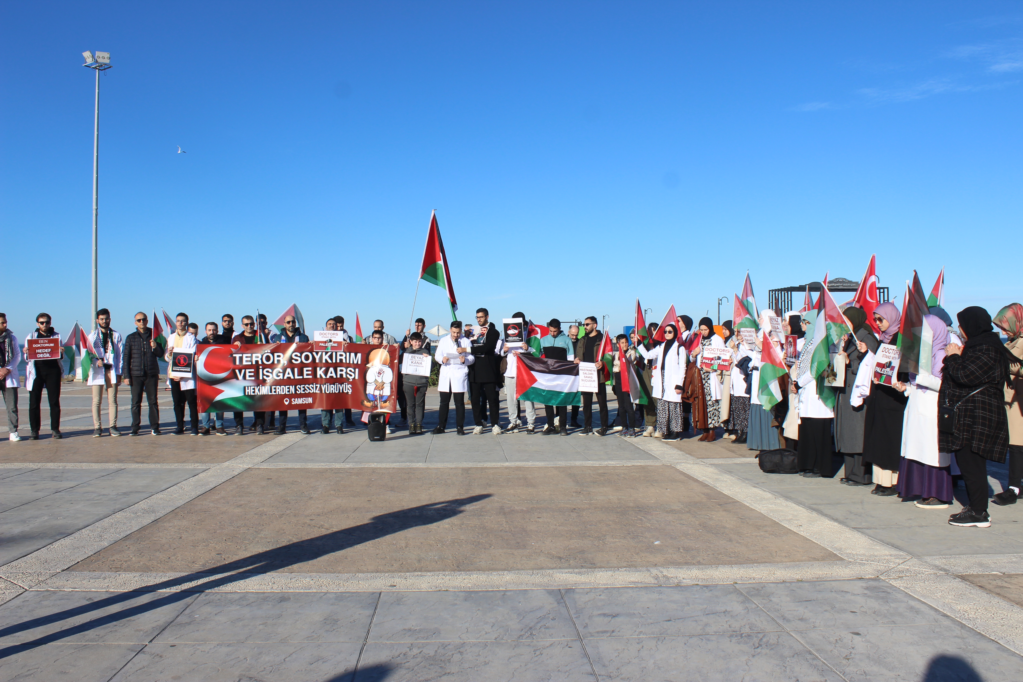 aa-20240106-33369937-33369936-omu-tip-fakultesi-ogrencilerinden-israilin-gazzeye-saldirilarina-tepki.jpg
