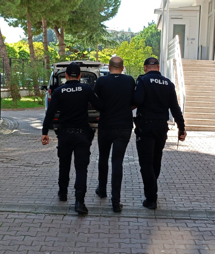 aa-20241009-35869252-35869251-samsunda-9-yil-6-ay-hapis-cezasi-bulunan-firari-hukumlu-yakalandi.jpg