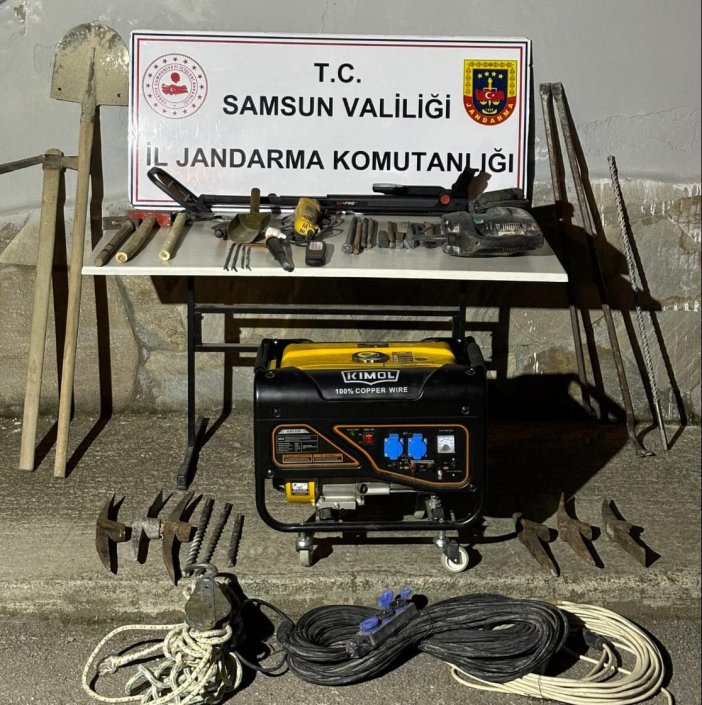 aa-20241010-35871876-35871875-samsunda-kacak-kazi-yapan-4-kisi-sucustu-yakalandi.jpg