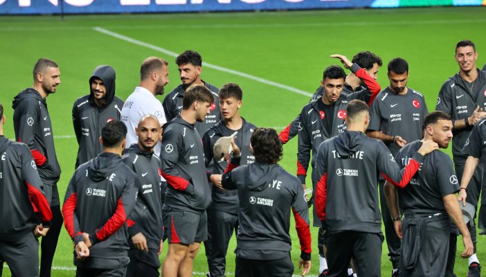 aa-20241010-35878246-35878239-a-milli-futbol-takimi-samsuna-geldi.jpg