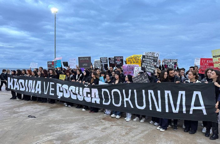 aa-20241013-35903422-35903421-samsunda-universite-ogrencileri-kadin-cinayetlerini-protesto-etti.jpg