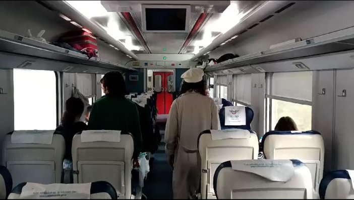 09-05te-tren-durdu-yolcular-saygi-duru-414302-122207.jpg