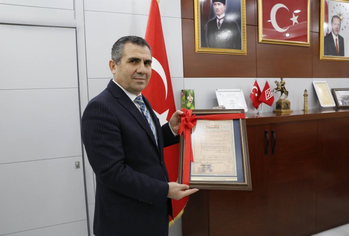 aa-20241212-36460510-36460503-samsunda-arsivden-ataturke-ait-tapu-senedi-cikti.jpg
