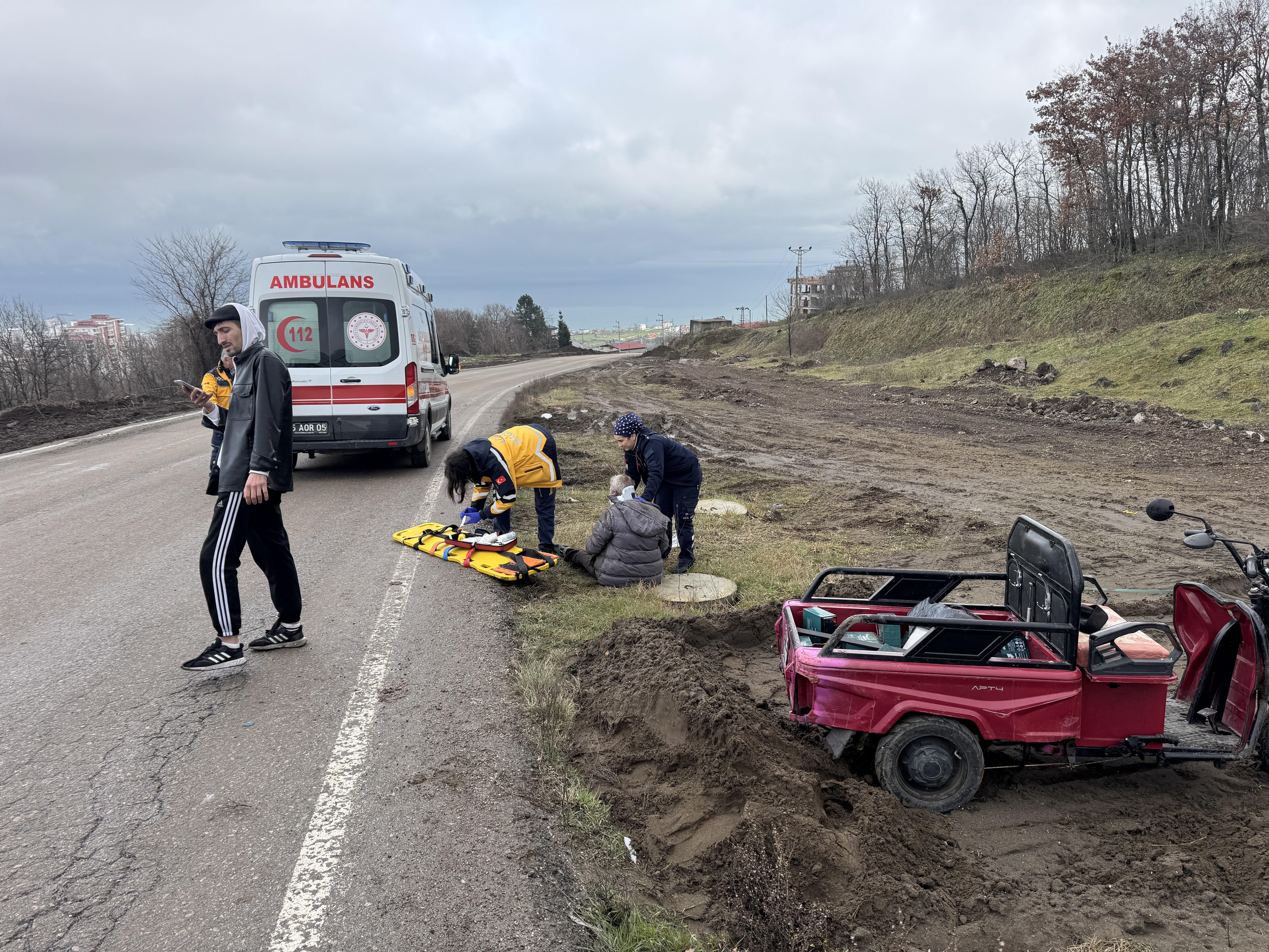 aa-20250217-37077253-37077250-samsunda-devrilen-uc-tekerlekli-motosikletin-surucusu-yaralandi.jpg