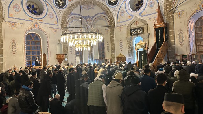 aa-20250228-37202490-37202489-samsunda-ilk-teravih-namazi-kilindi.jpg