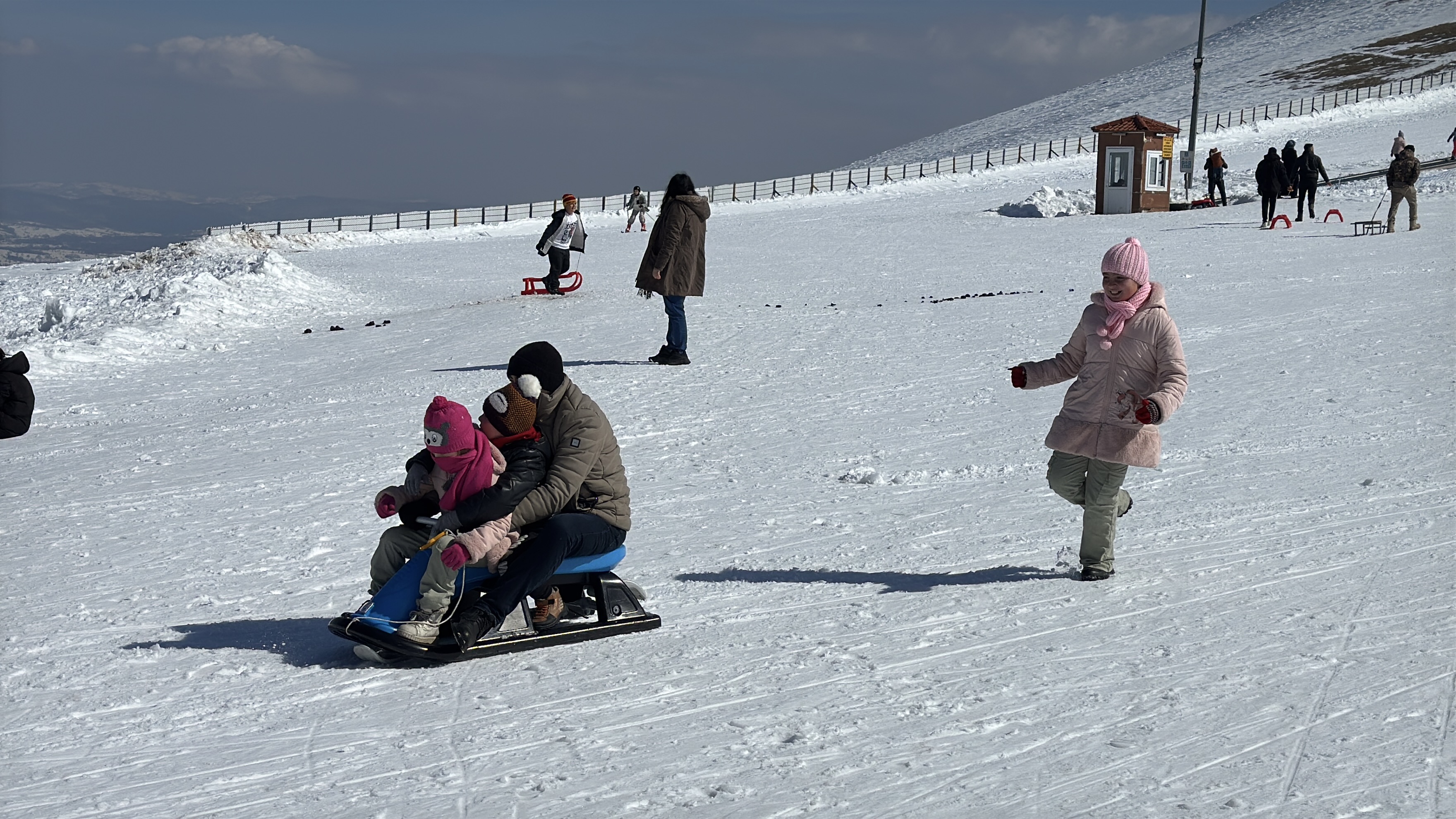 akdag-kayak-merkezinde-ziyaretci-yogunl-593008-175478.jpg
