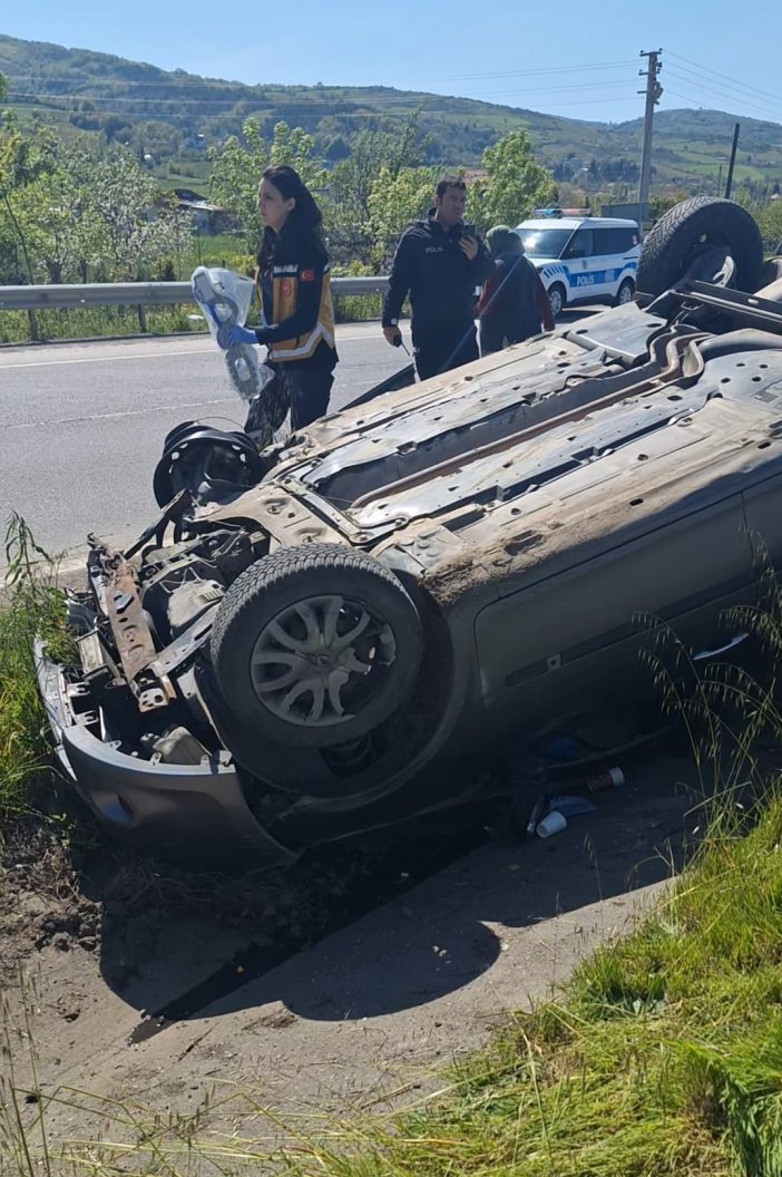 aa-20250504-37846042-37846041-samsunda-devrilen-otomobilde-emniyet-kemeri-takili-olan-cift-yara-almadan-kurtuldu.jpg