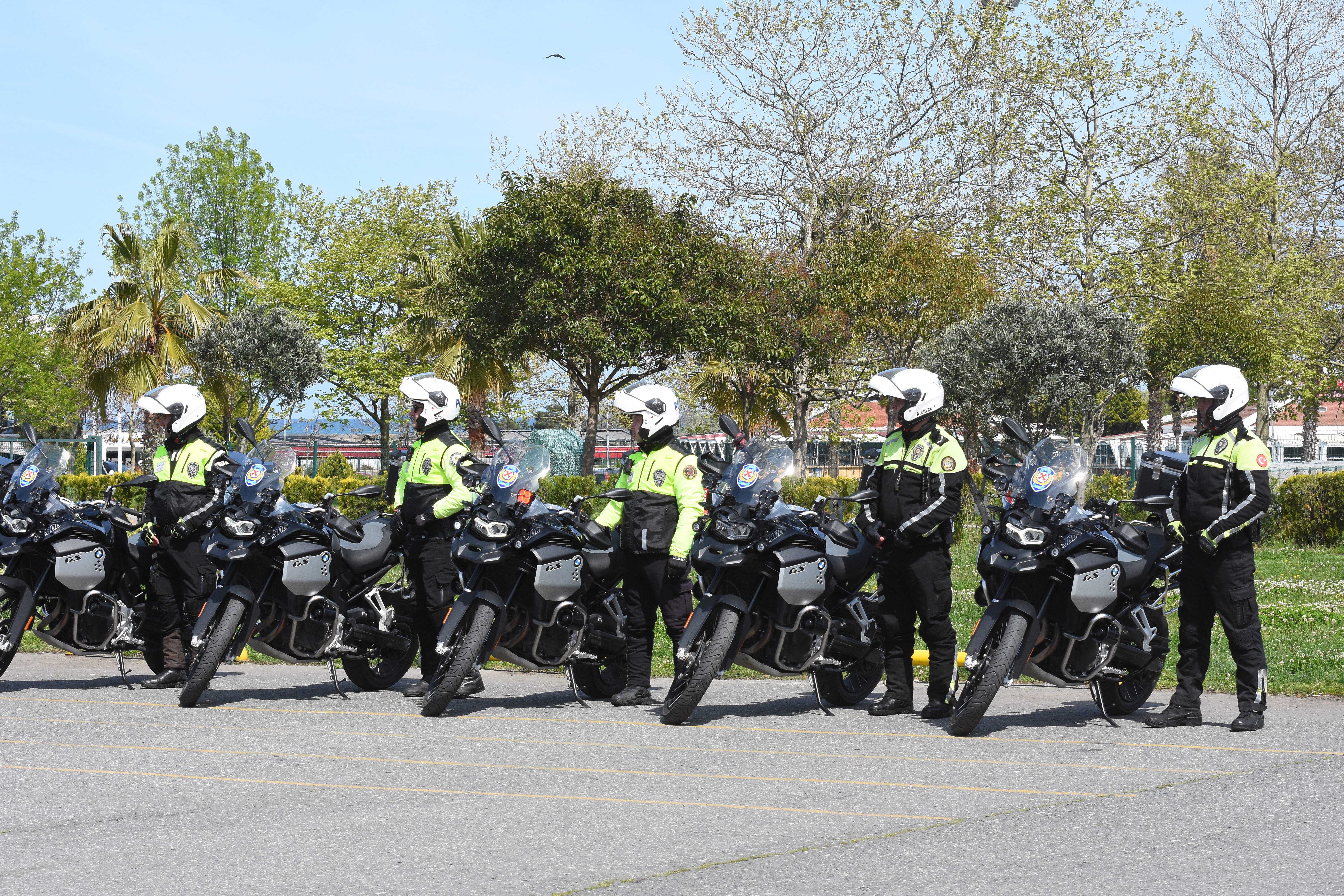 aa-20250505-37850244-37850231-emektar-motosikletli-trafik-polis-timi-egitmeni-meslektaslarina-tecrubelerini-aktariyor.jpg