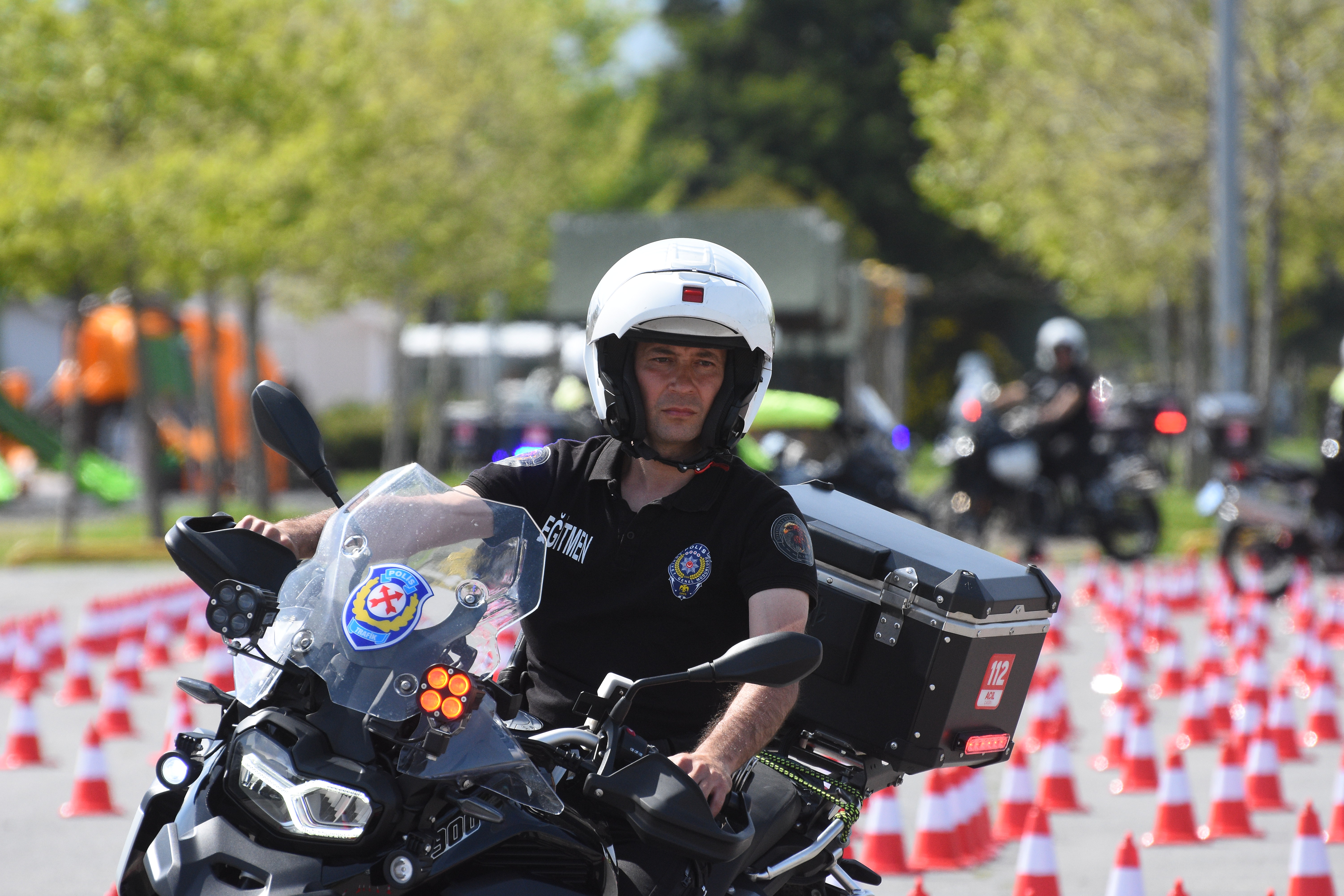 aa-20250505-37850244-37850235-emektar-motosikletli-trafik-polis-timi-egitmeni-meslektaslarina-tecrubelerini-aktariyor.jpg