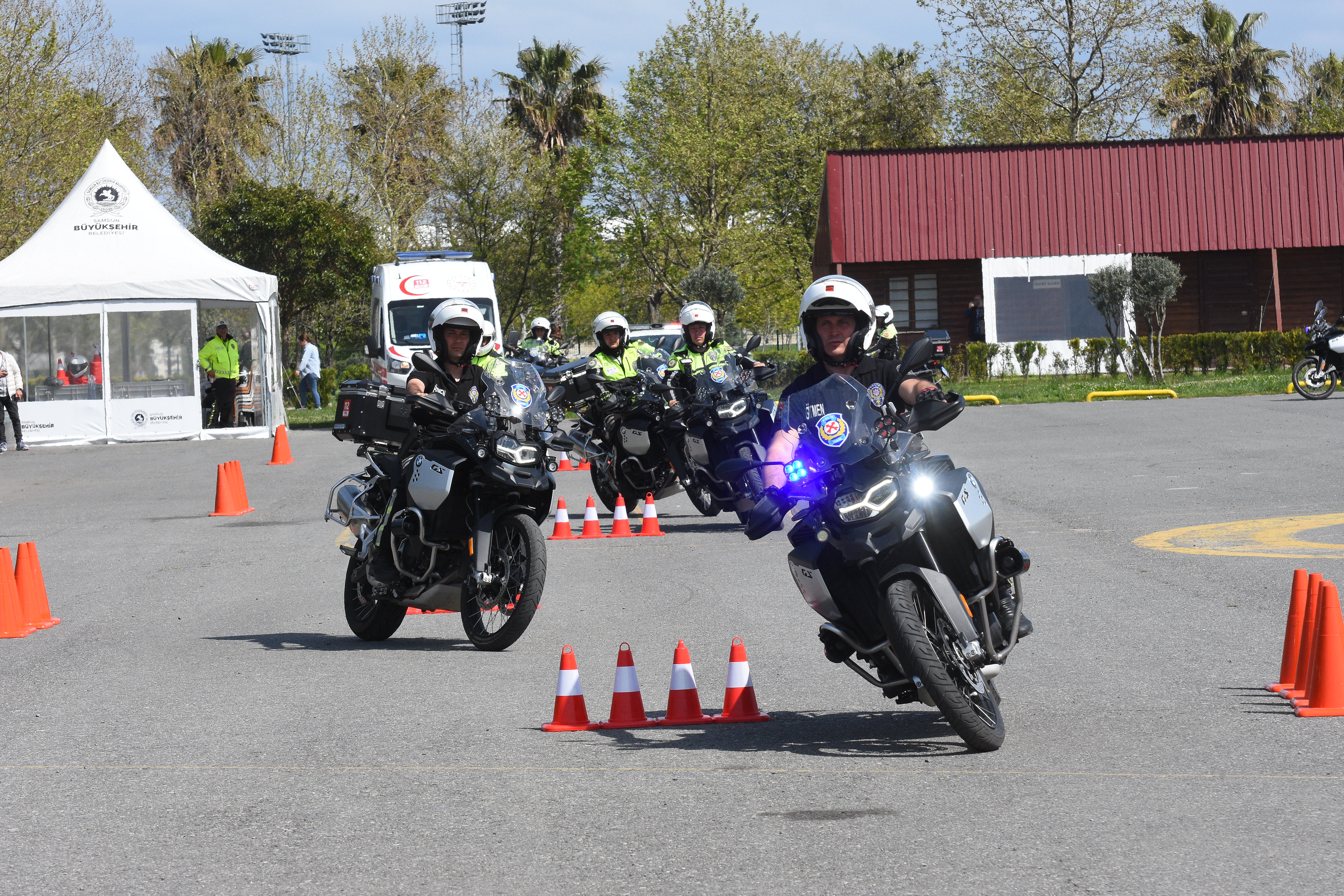 aa-20250505-37850244-37850239-emektar-motosikletli-trafik-polis-timi-egitmeni-meslektaslarina-tecrubelerini-aktariyor.jpg