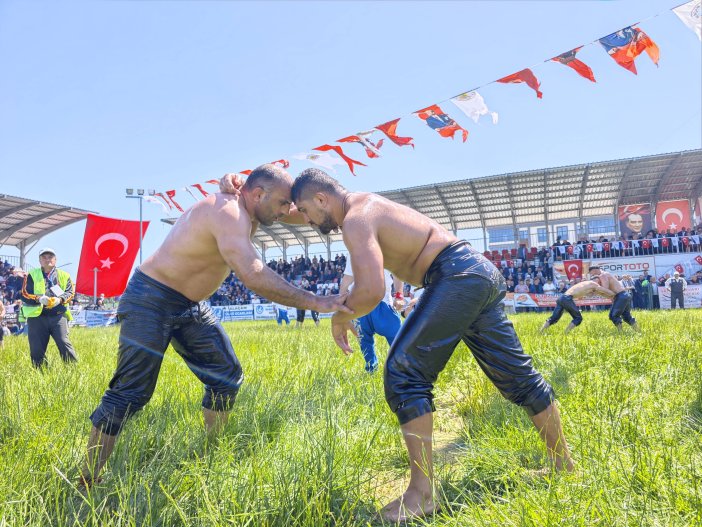 aa-20250506-37865606-37865603-geyikkosan-yagli-gureslerinde-baspehlivan-ozkan-yilmaz-oldu.jpg