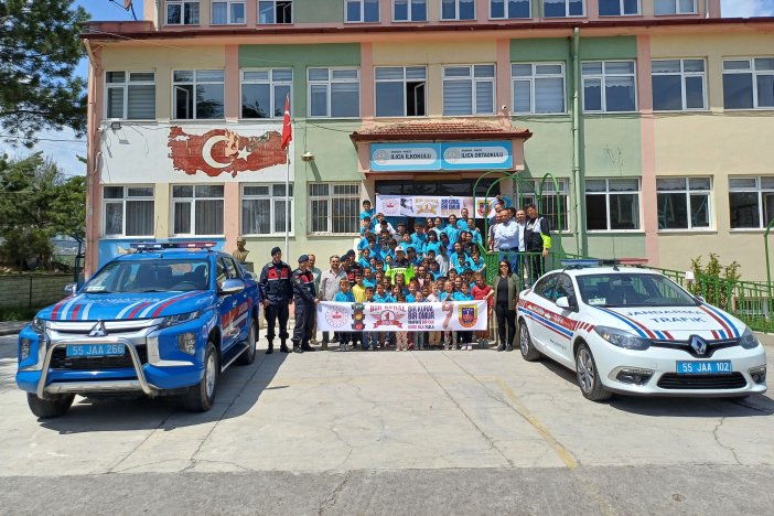 aa-20250507-37875182-37875179-havzada-jandarma-kirsal-mahalle-okullarinda-trafik-egitimi-verdi.jpg