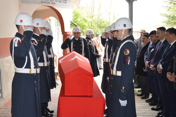 aa-20250513-37937567-37937564-emekli-uzman-cavus-askeri-torenle-topraga-verildi.jpg
