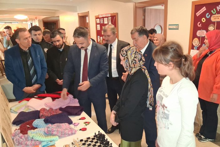 aa-20250513-37937881-37937876-havzada-ozel-ogrenciler-sergi-acti.jpg