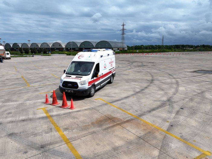 aa-20250514-37947766-37947763-kadin-saglikcilar-acil-durumlarda-ambulans-direksiyonuna-gecmek-icin-egitim-aldi.jpg