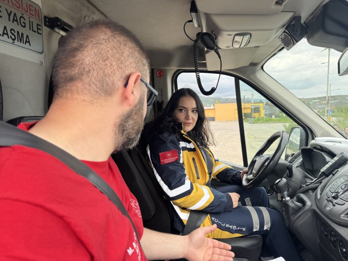 aa-20250514-37947819-37947815-kadin-saglikcilar-acil-durumlarda-ambulans-direksiyonuna-gecmek-icin-egitim-aldi.jpg