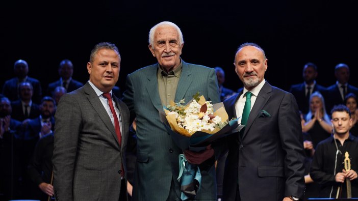 atakum-belediyesinin-19-mayis-programi-bahar-konseri-ile-basladi-7.jpeg