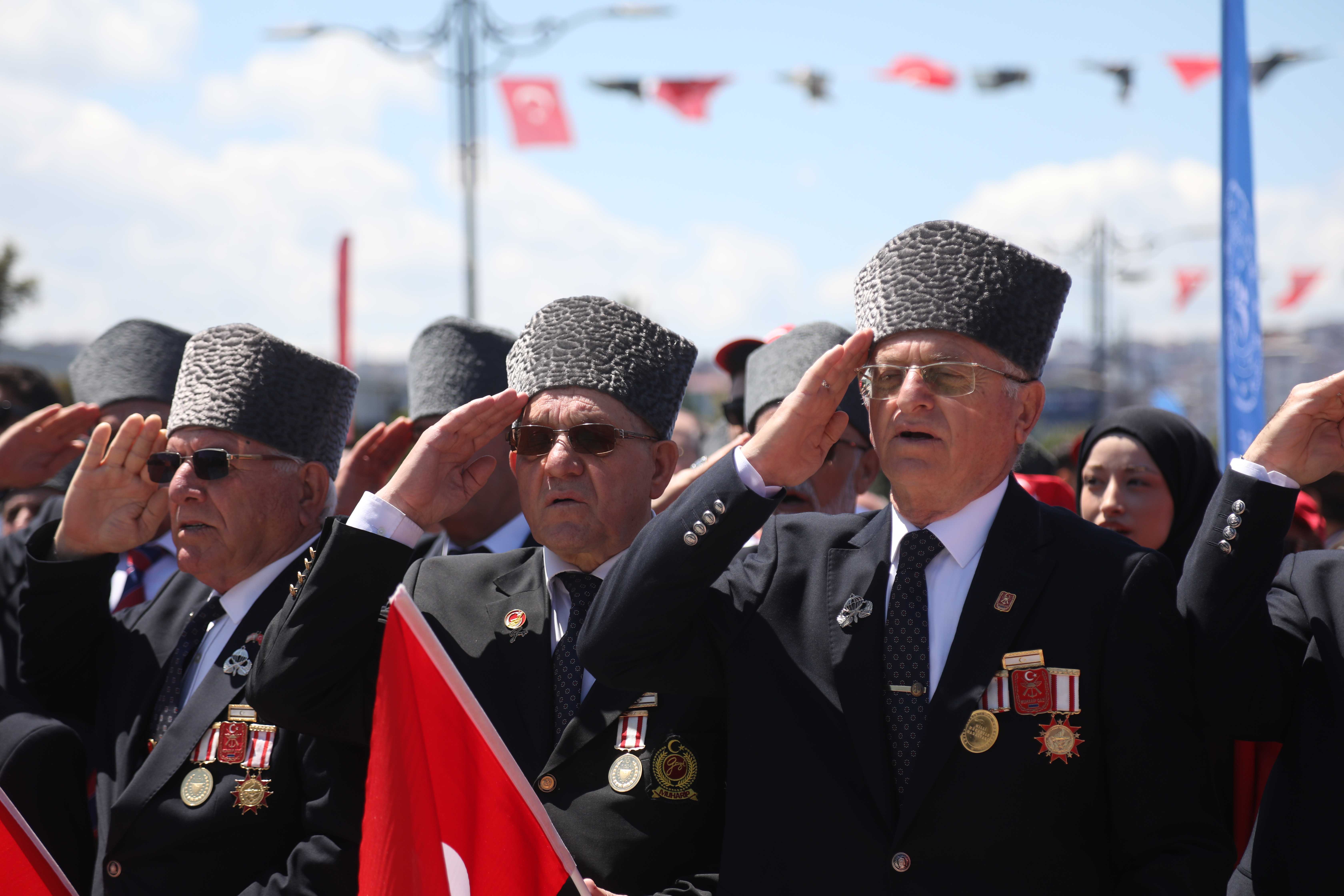aa-20250519-38007110-38007107-ataturku-temsil-eden-bayrak-samsunda-karaya-cikarildi.jpg