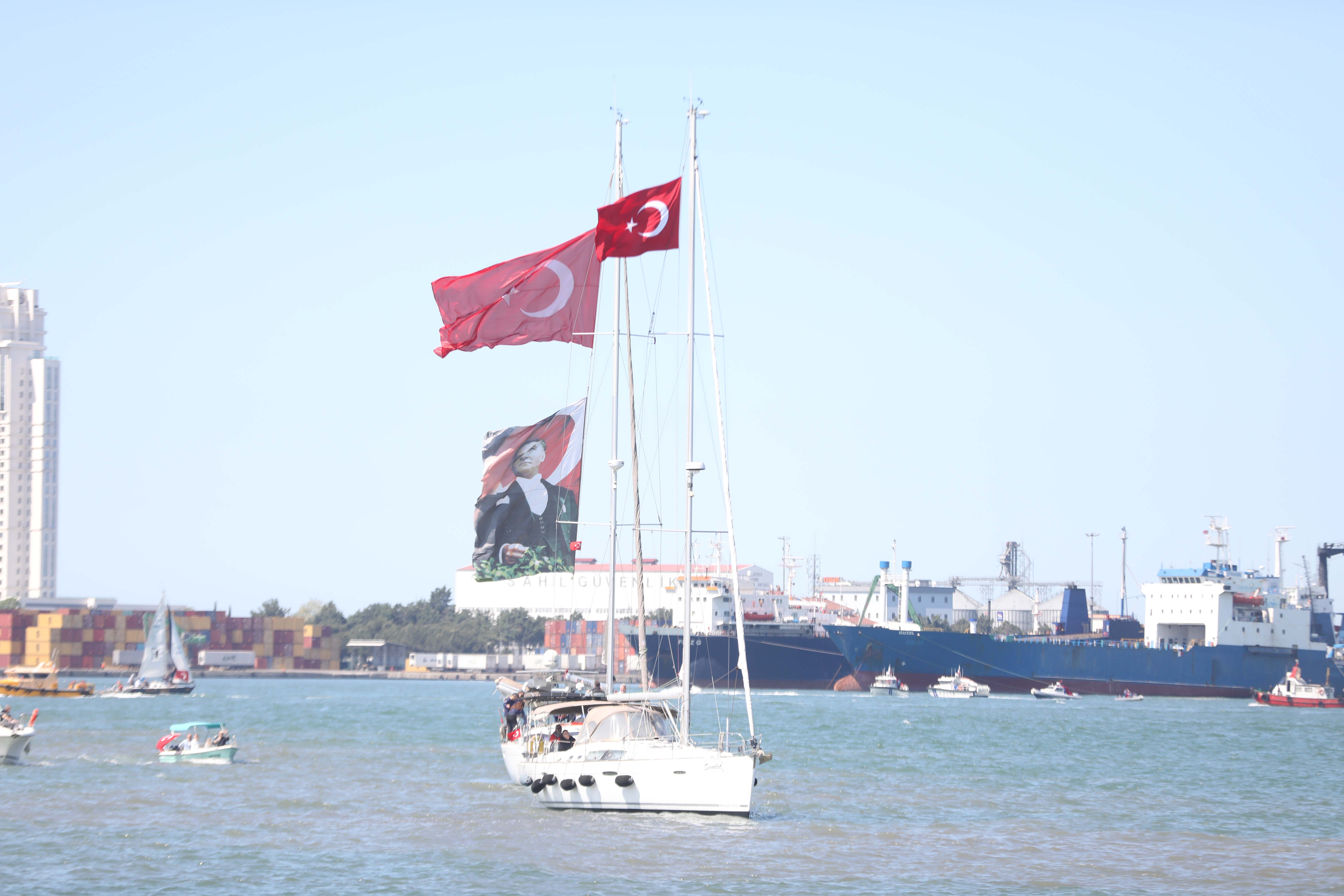 aa-20250519-38009020-38009014-samsunda-turk-bayraklari-ve-ataturk-posterleriyle-suslenen-gemilerle-gecit-toreni-yapildi.jpg