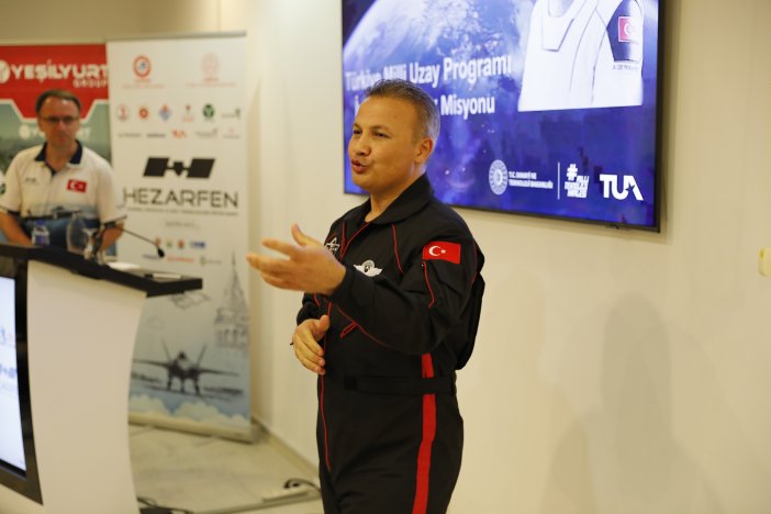 aa-20250519-38013394-38013391-turkiyenin-ilk-astronotu-gezeravci-samsunda-ogrencilerle-bulustu.jpg