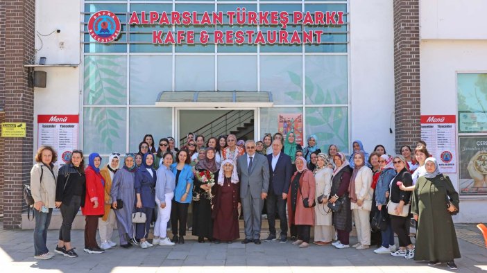 aa-20250522-38045489-38045486-bafra-belediyesinin-spor-etkinligine-katilan-kadinlar-belediye-baskani-ile-bulustu.jpg