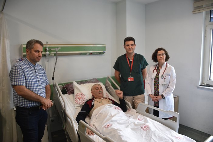 aa-20250527-38099136-38099134-samsunda-cift-tarafli-sah-damari-tikanikligi-olan-hastaya-acik-kalp-ameliyati-yapildi.jpg