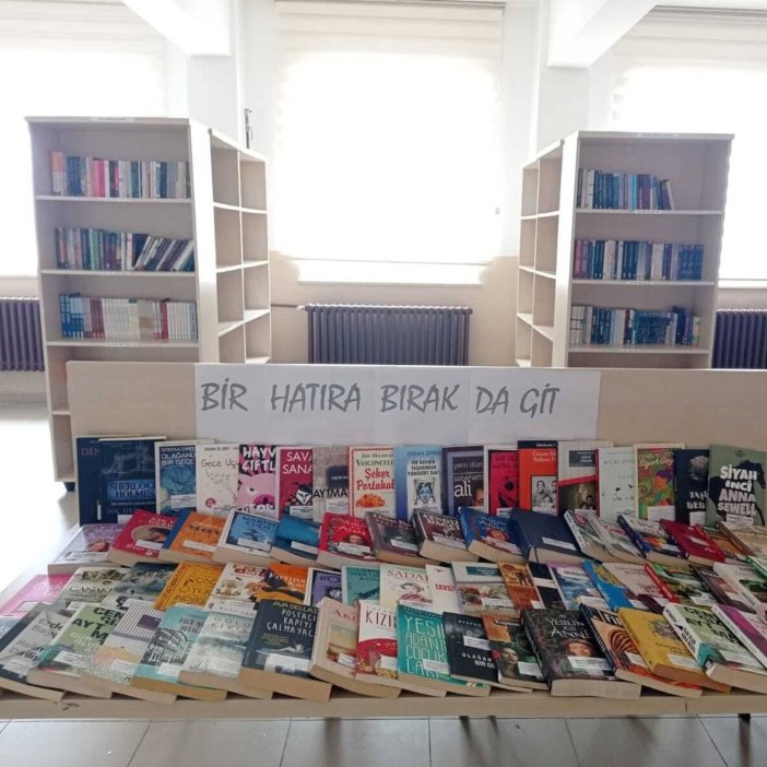 aa-20250601-38149018-38149016-ladikte-lise-son-sinif-ogrencilerinden-kitap-bagisi.jpg