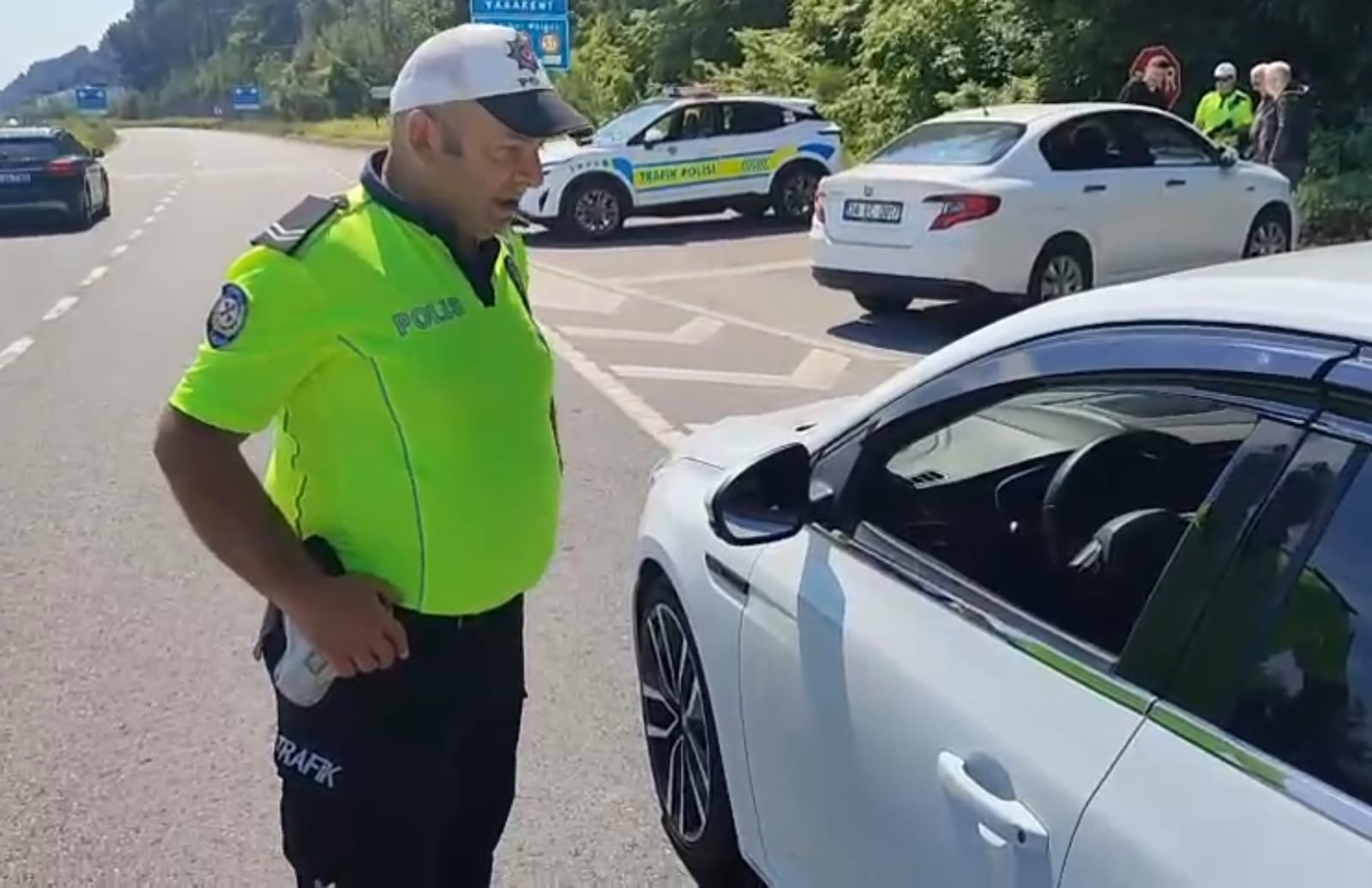 aa-20250602-38164240-38164238-yakakentte-kurban-bayrami-oncesi-trafik-ekipleri-suruculeri-bilgilendirdi.jpg
