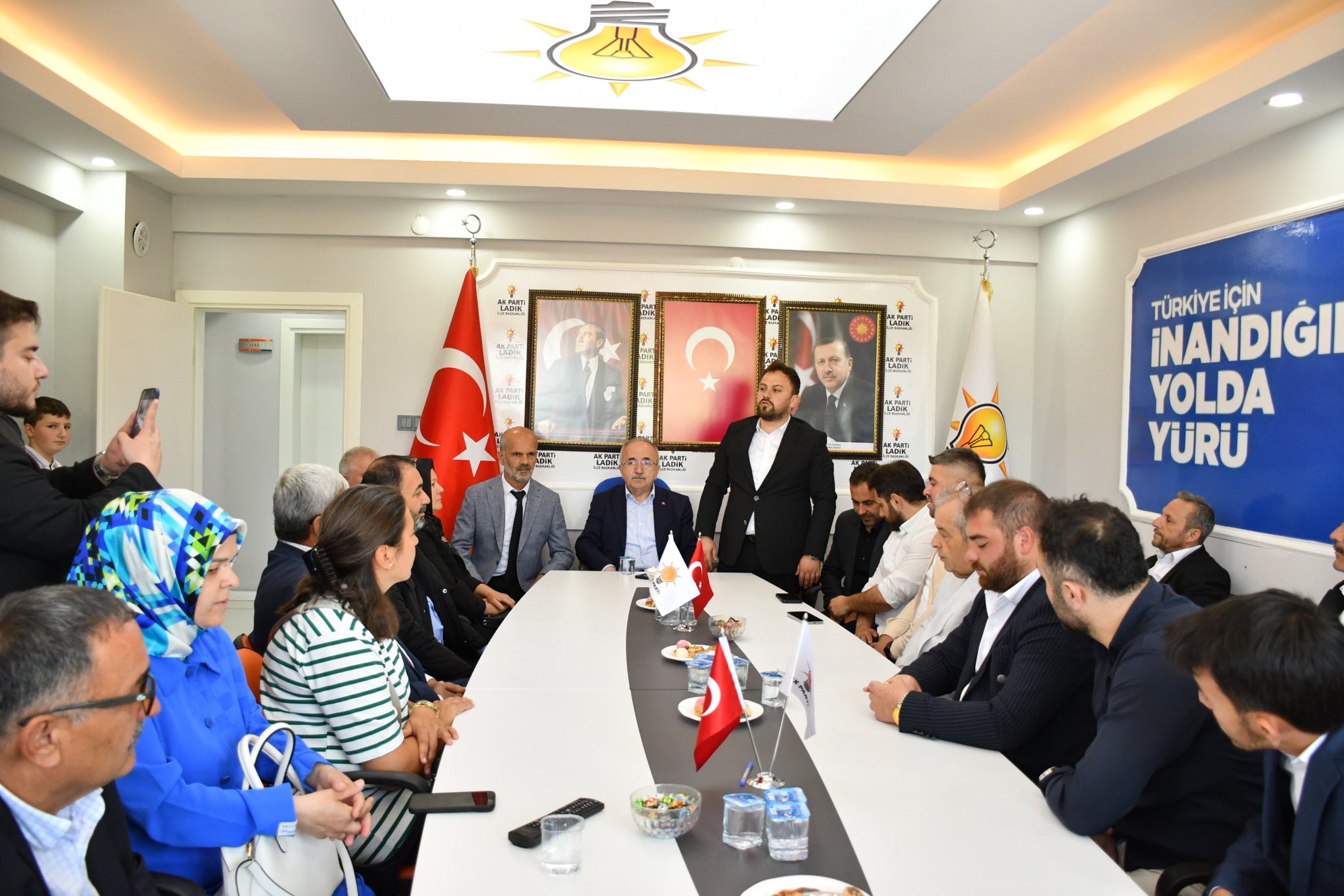aa-20250607-38211045-38211044-ak-parti-ladik-ilce-baskanliginda-bayramlasma-duzenlendi.jpg