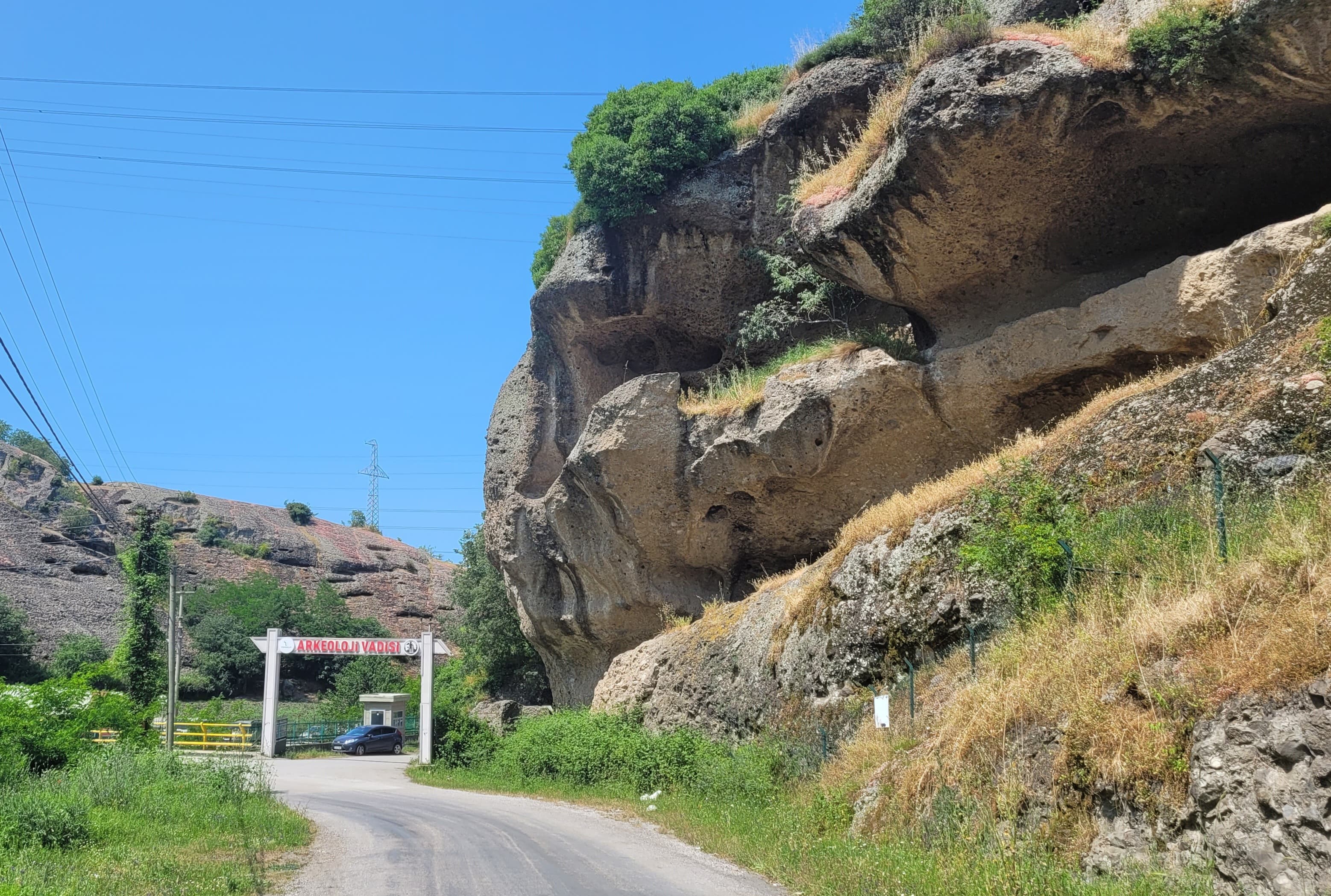 aa-20250607-38215137-38215136-samsunda-tekkekoy-magaralari-arkeoloji-vadisi-bayramda-vatandaslarin-bulusma-noktasi-oldu.jpg