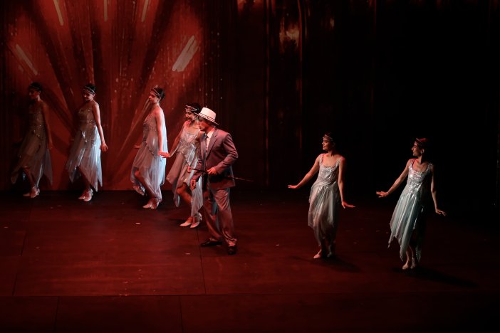 aa-20250620-38333675-38333661-hollywoodun-romantik-komedisi-singin-in-the-rain-muzikali-sanatseverlerle-bulusacak.jpg