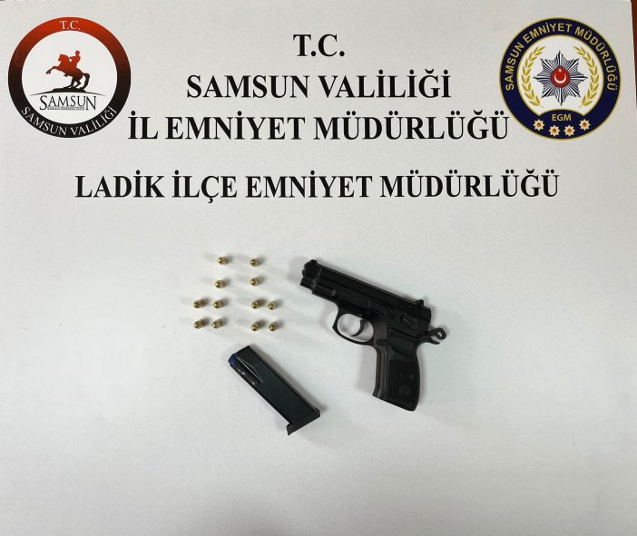 aa-20250620-38338770-38338769-ladikte-bir-aracta-ruhsatsiz-tabanca-ele-gecirildi.jpg