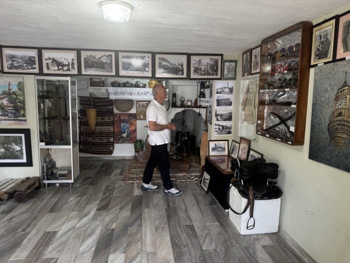 aa-20250621-38343277-38343275-emekli-ogretmen-evinin-garajinda-4-bin-eser-sergiliyor.jpg
