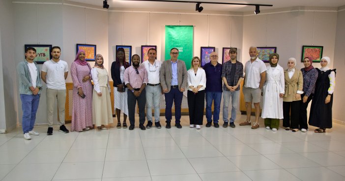 aa-20250626-38397051-38397042-omude-yabanci-ogrencilerin-ebru-atolyesi-calismalari-sergilendi.jpg