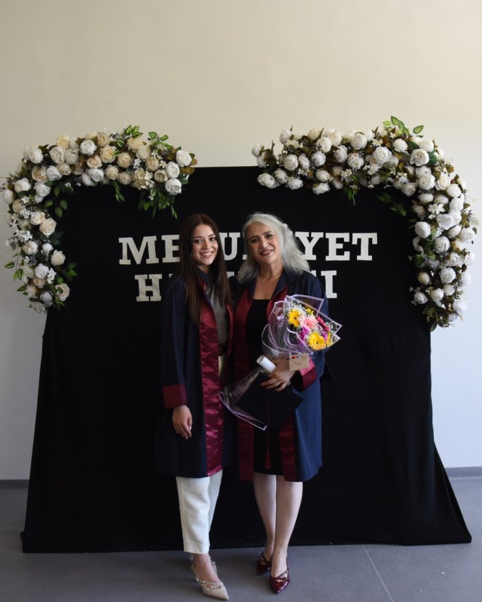 aa-20250627-38405223-38405221-samsunda-universiteyi-birlikte-okuyan-anne-kiz-diplomalarini-aldi.jpg