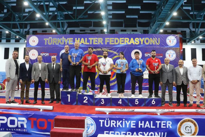 turkiye-halter-sampiyonasinda-kadinlar-787661-233063.jpg