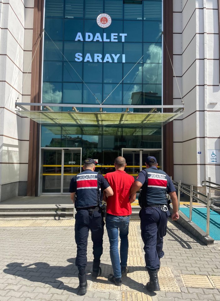 aa-20250702-38453521-38453520-samsunda-7-yil-hapis-cezasi-bulunan-firari-hukumlu-yakalandi.jpg