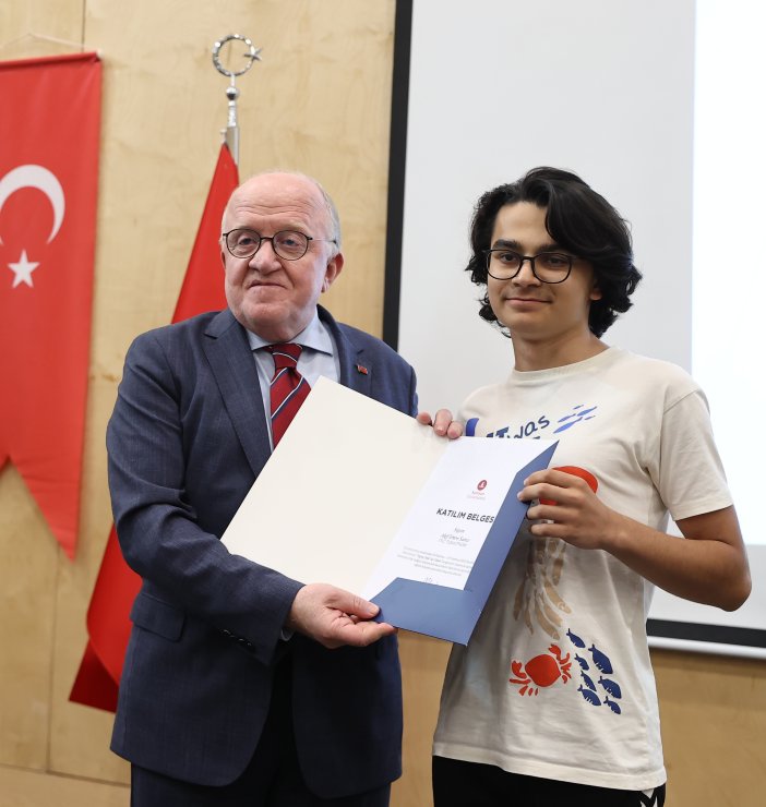 aa-20250710-38527341-38527339-samsun-universitesinde-50-lise-ogrencisi-yapay-zeka-yaz-okulu-tamamladi.jpg