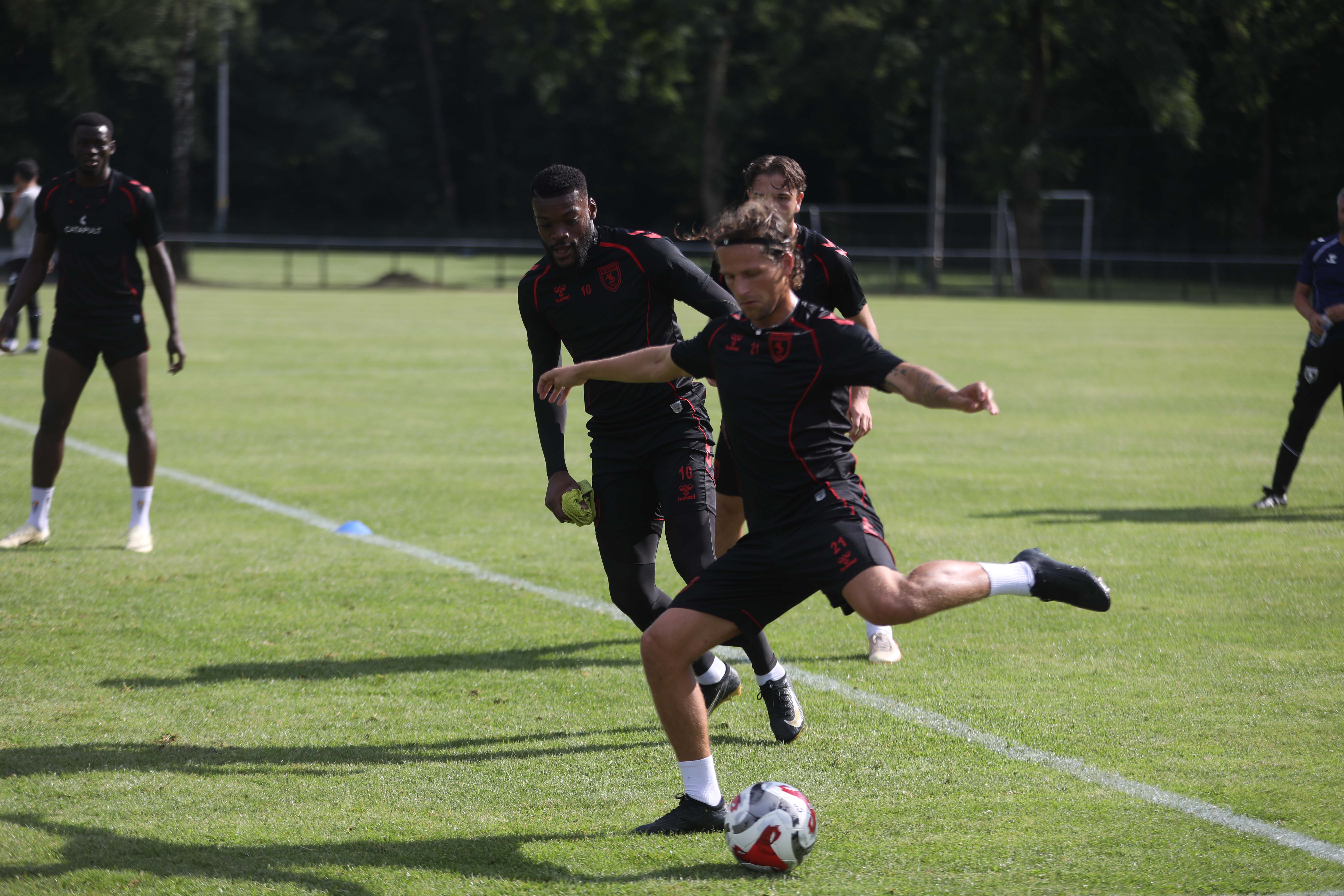 aa-20250717-38590516-38590514-samsunspor-hollanda-kampinda-hazirliklarina-basladi.jpg