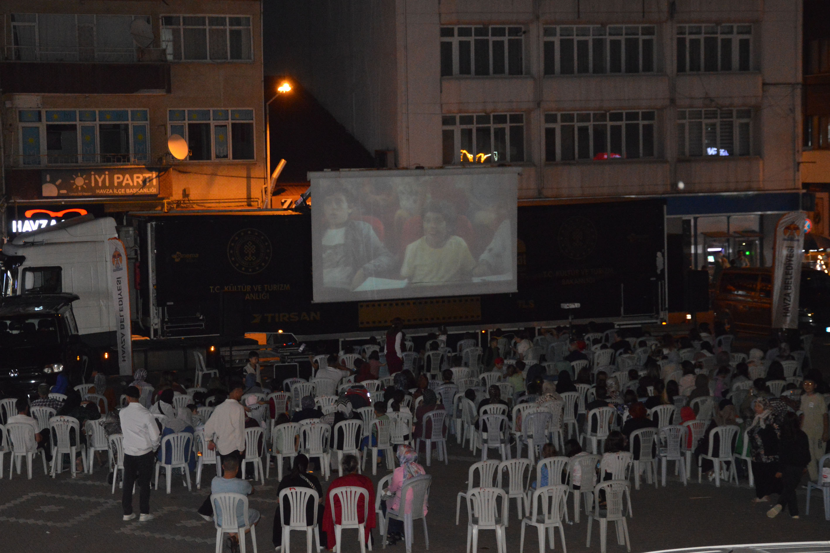 aa-20250718-38591981-38591980-gezen-sinema-havzada-cocuklarla-bulustu.jpg