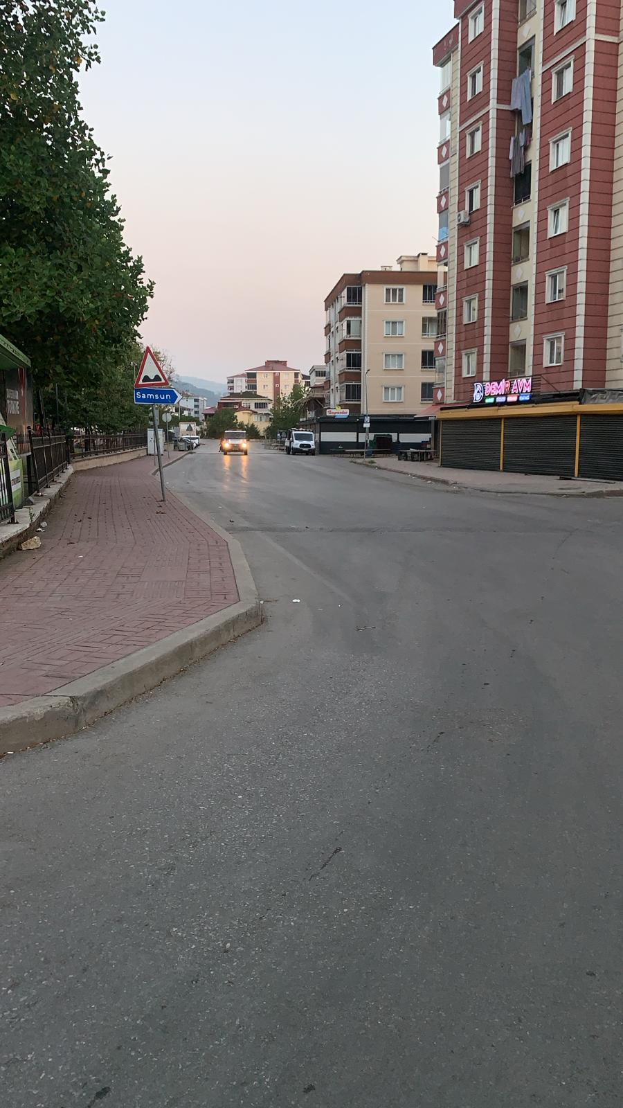 aa-20250728-38682533-38682532-tekkekoyde-yol-uzerindeki-pazar-tezgahlari-kaldirildi.jpg