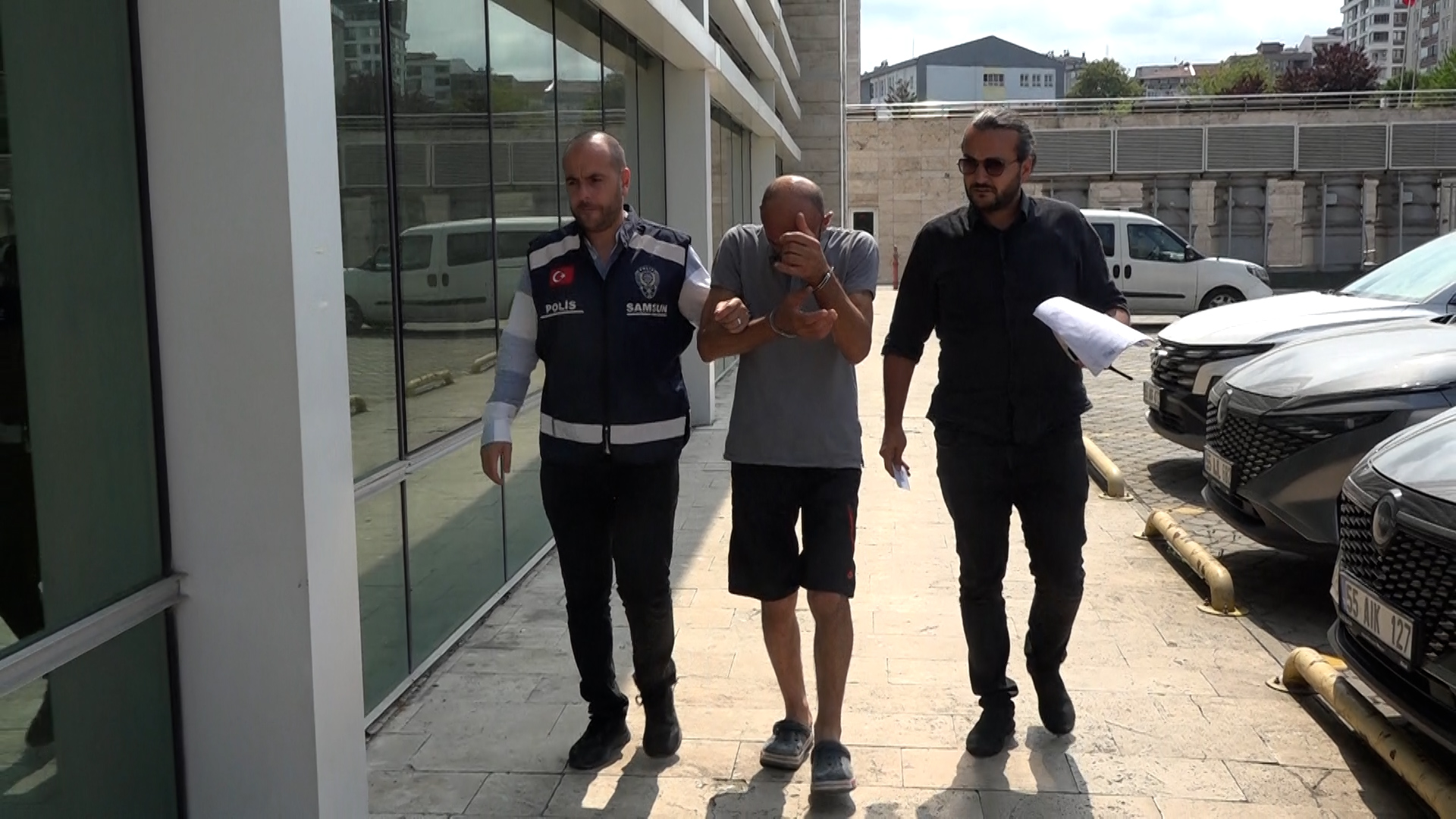 samsun-hirsizlik-icin-el-feneriyle-gird-847292-251254.jpg