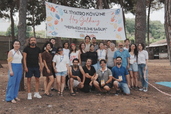 12-tiyatro-koyu-sakinleri-6.jpeg