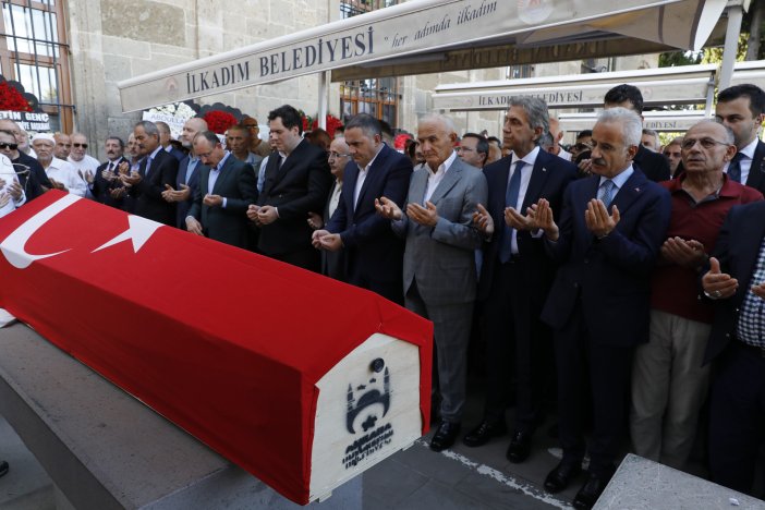 aa-20250806-38760452-38760449-eski-bayindirlik-ve-iskan-bakani-mustafa-demir-icin-samsunda-cenaze-toreni-duzenlendi.jpg