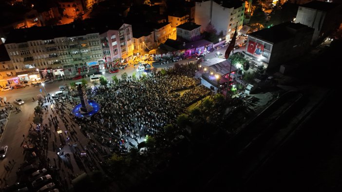 aa-20250811-38805207-38805205-samsunda-duzenlenen-yaz-festivalinde-oyku-gurman-konser-verdi.jpg