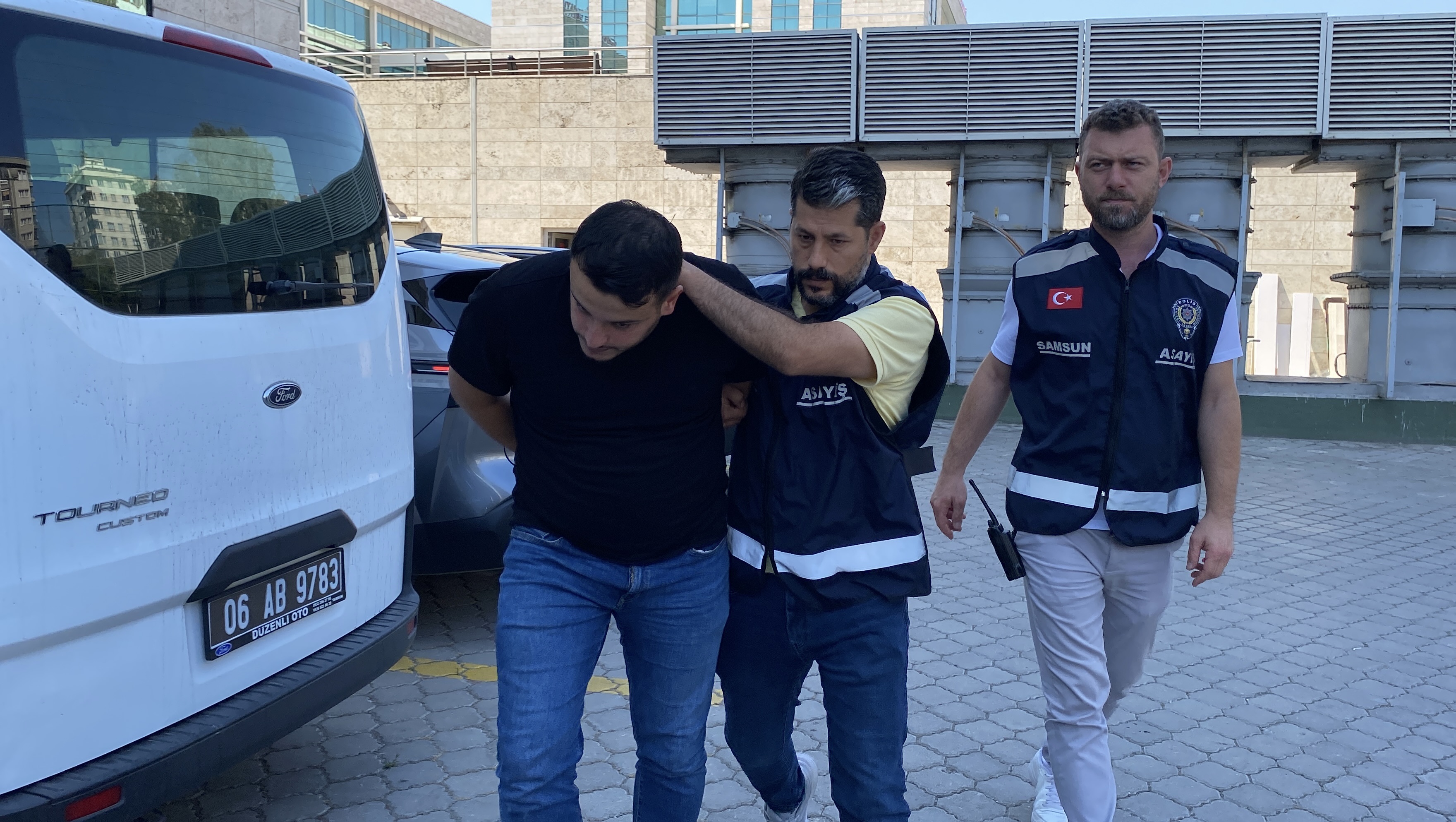 aa-20250818-38857806-38857805-samsunda-chpnin-delege-seciminde-cikan-kavgada-bir-kisinin-darbedilmesiyle-ilgili-2-zanli-yakalandi.jpg