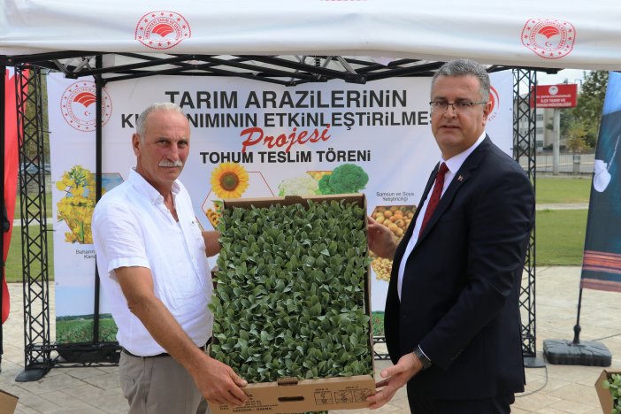 aa-20250821-38880936-38880934-bafra-ovasinda-ureticilere-347-bin-904-sebze-fidesi-dagitildi.jpg