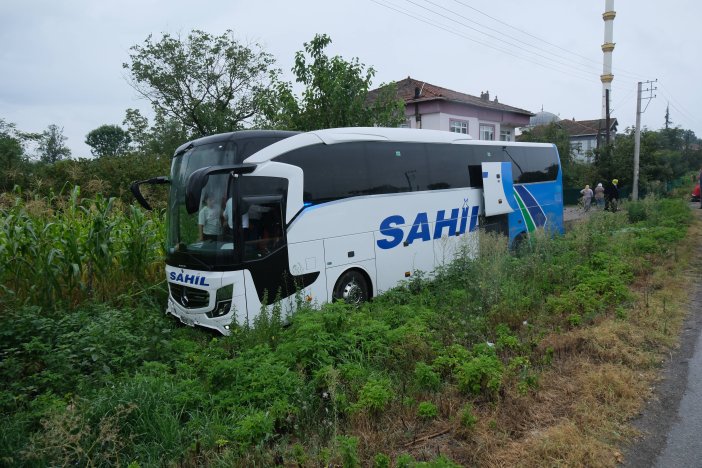aa-20250825-38918646-38918643-samsunda-yolcu-otobusunun-carptigi-1-kisi-oldu-1-kisi-yaralandi.jpg